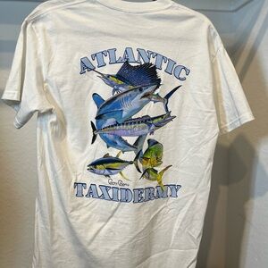 Gildan Men’s Atlantic Taxidermy Graphic Shirt Size Medium White Fishing